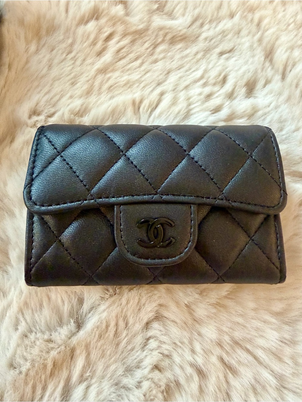 CHANEL 23B So Black Pearly Lambskin Leather Flap Cardholder